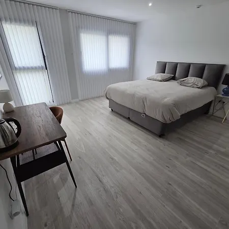 Le 46 Entre Paris Disneyland Parc Asterix Navette