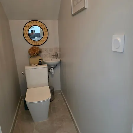 Le 46 Entre Paris Disneyland Parc Asterix Navette * 马恩河畔维列